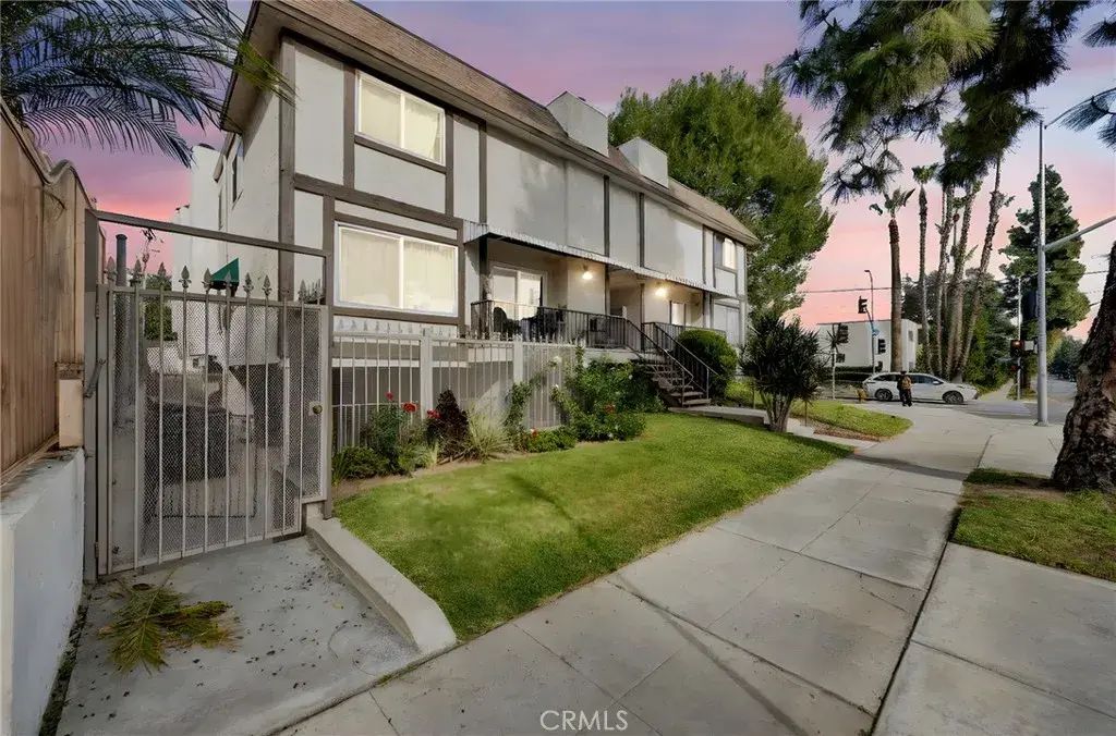 17303 Chatsworth Street 4, Granada Hills