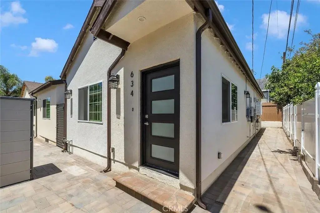 634 E Valencia Avenue, Burbank