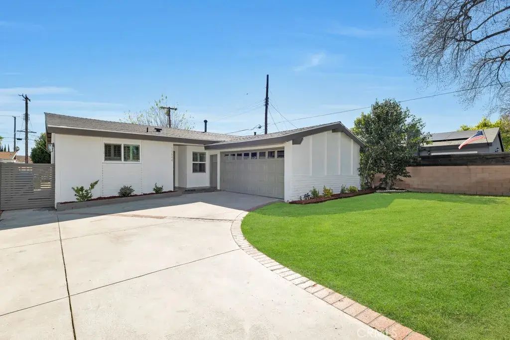 19844 Hemmingway Street, Winnetka