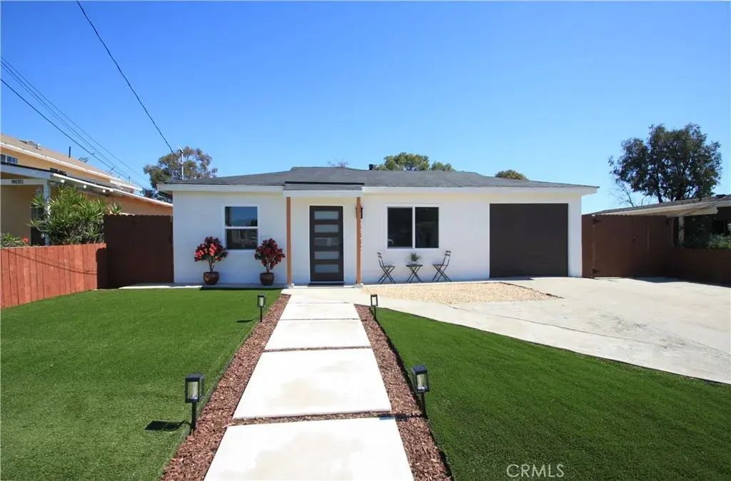 22832 Menlo, Torrance