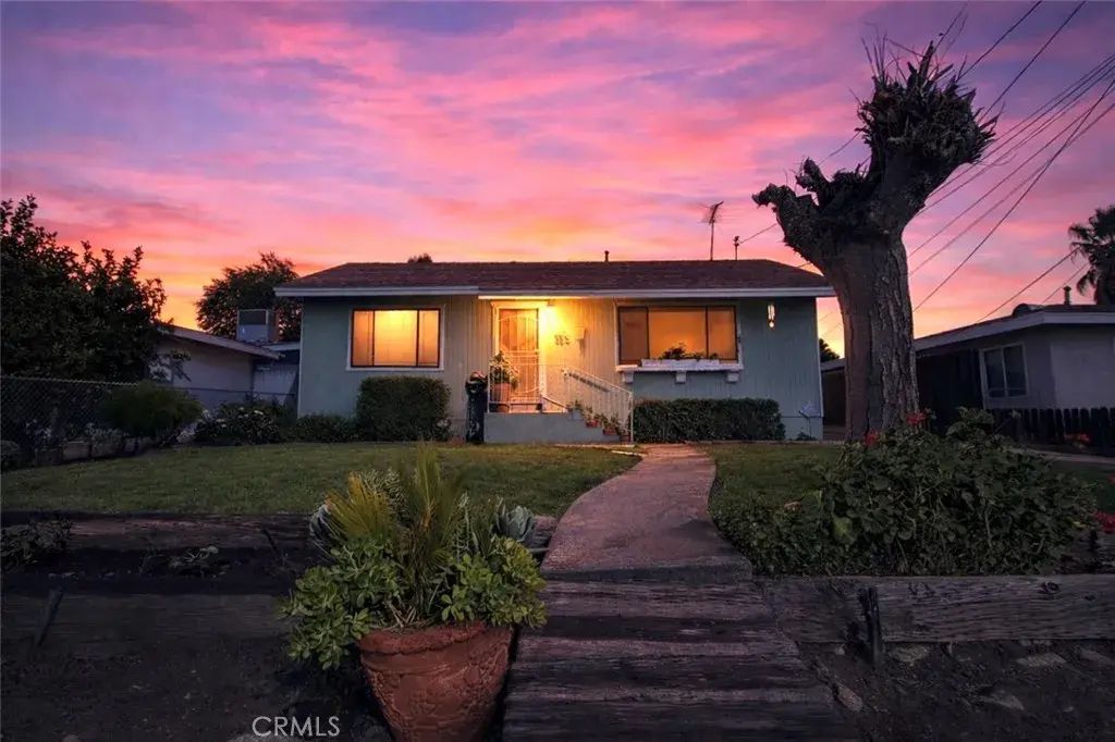 1226 Turquoise, Mentone
