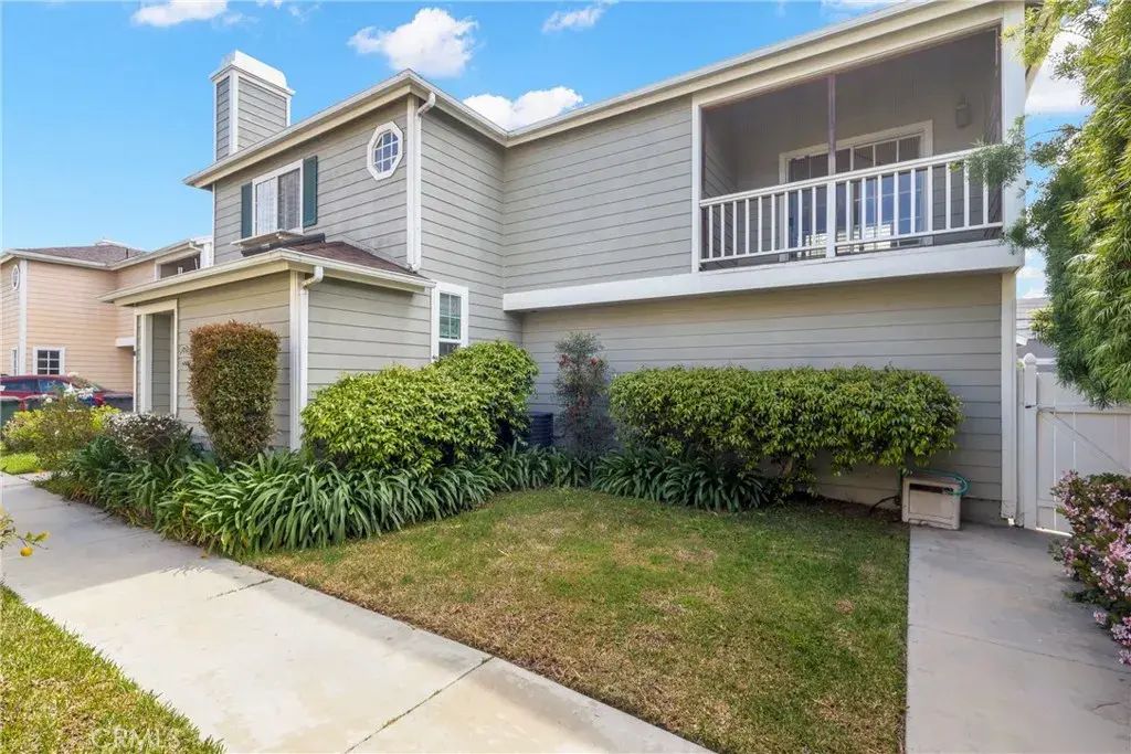 3327 California Avenue, Signal Hill