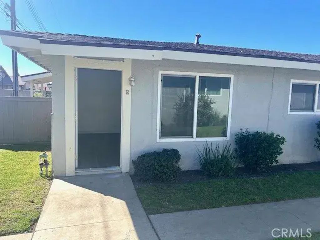 5125 Bandera Street E, Montclair