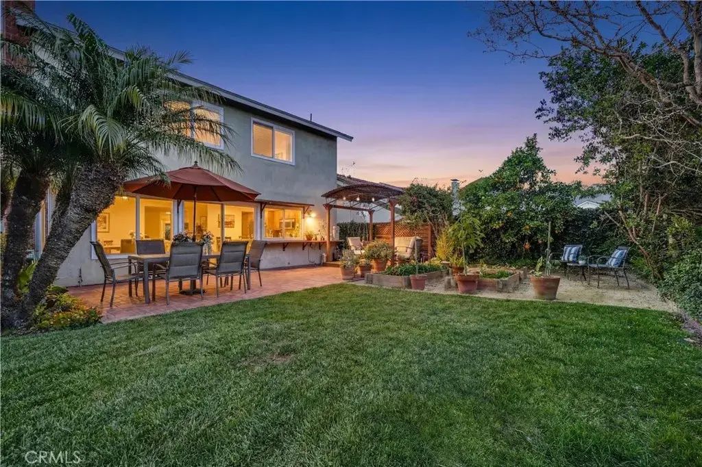 5552 Ridgebury Drive, Huntington Beach