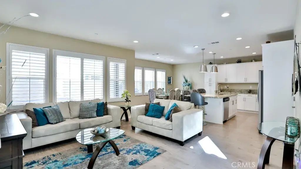 4693 Holly, Long Beach