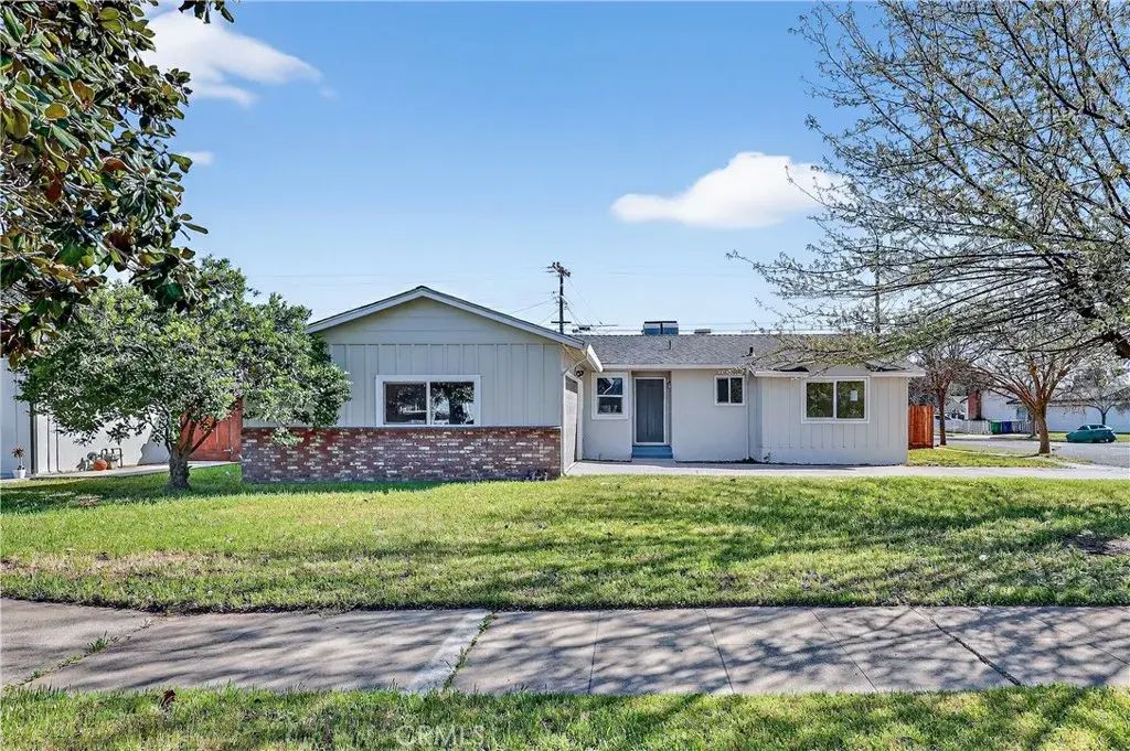 1490 Tamarack Avenue, Atwater