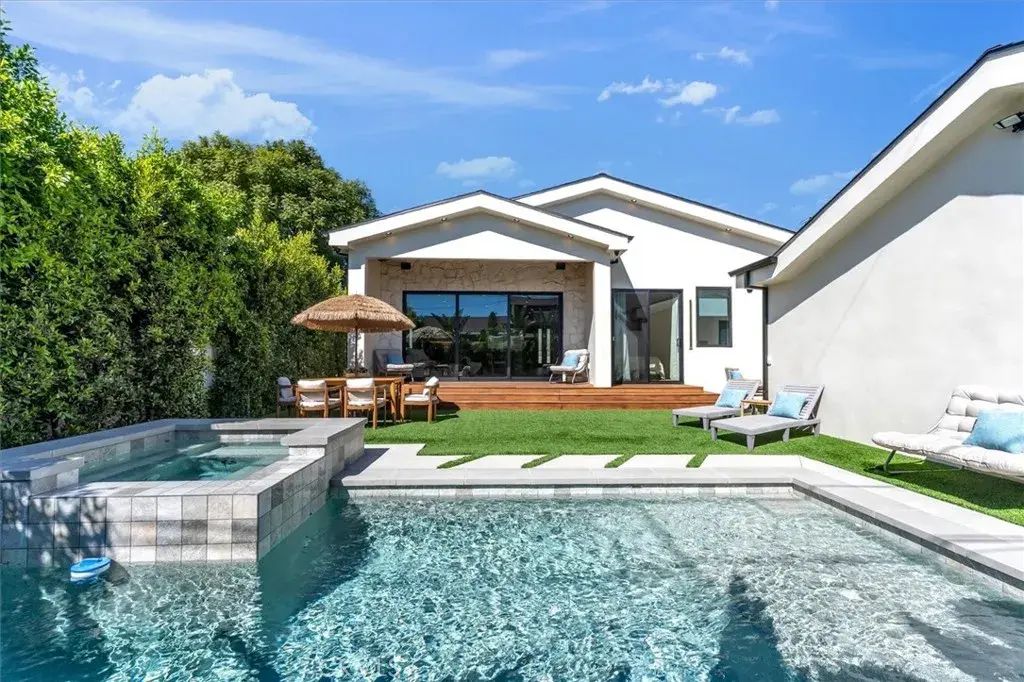 11956 Collins Street, Valley Village