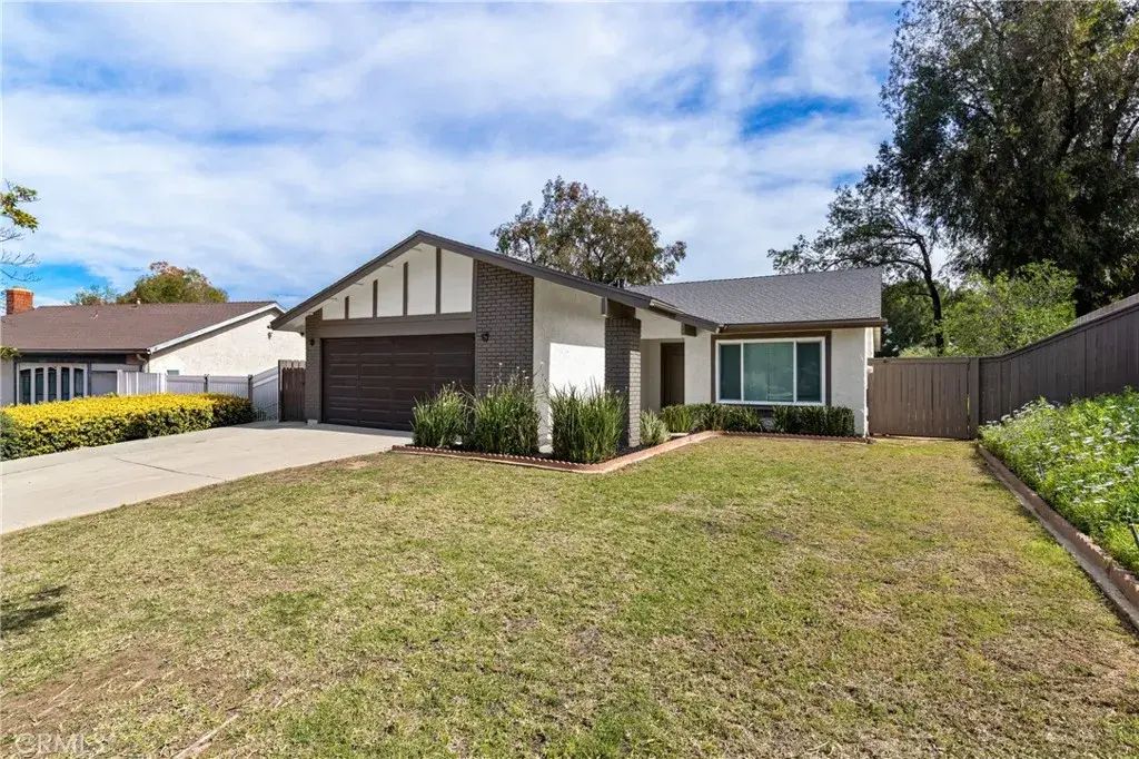 2443 Emerson Circle, Corona