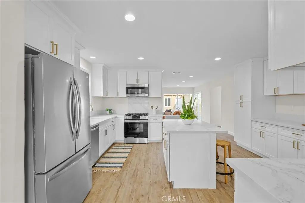 18725 Covello, Reseda