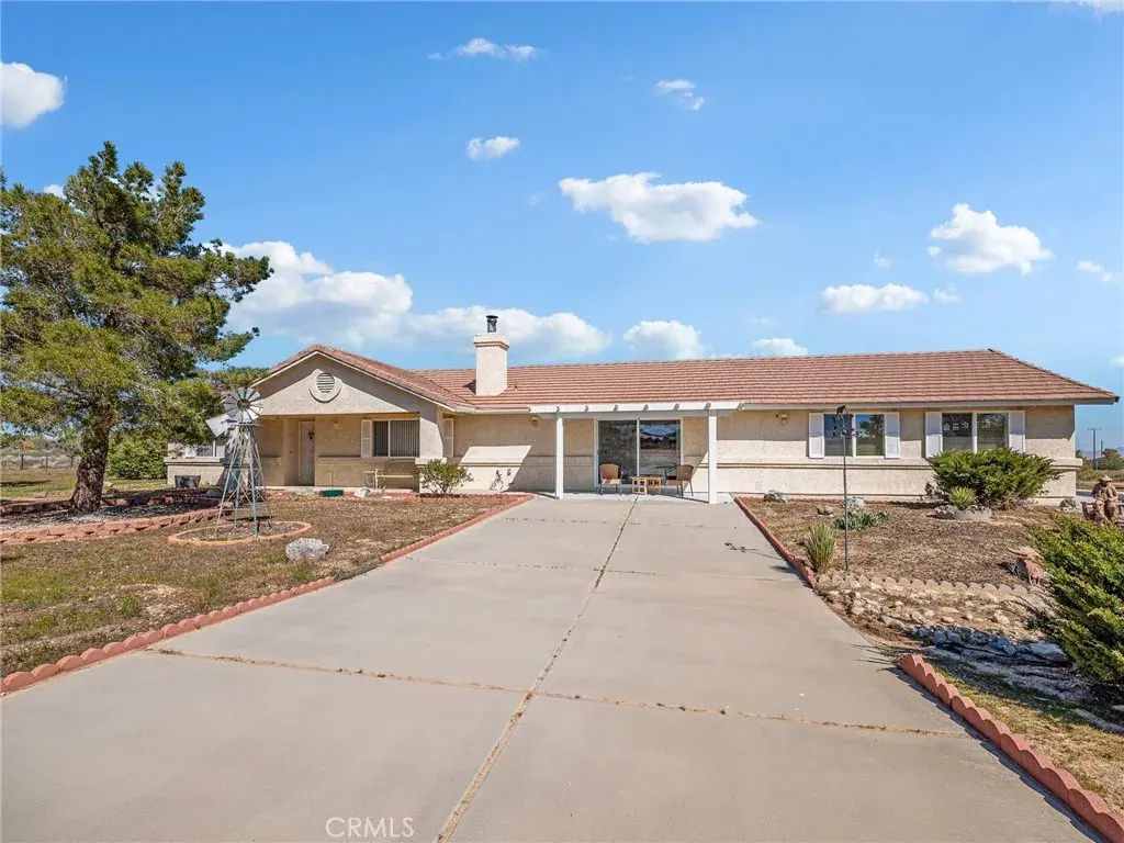 8840 Smoke Tree Road, Phelan