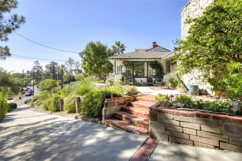 10557 Mahoney, Sunland