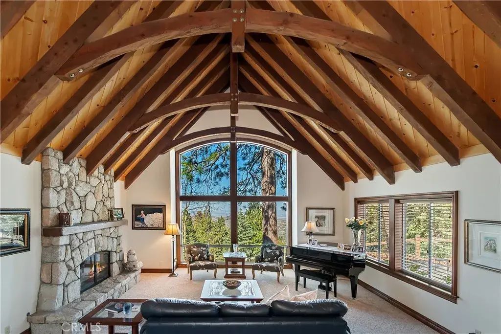 26071 Walnut Hills, Lake Arrowhead