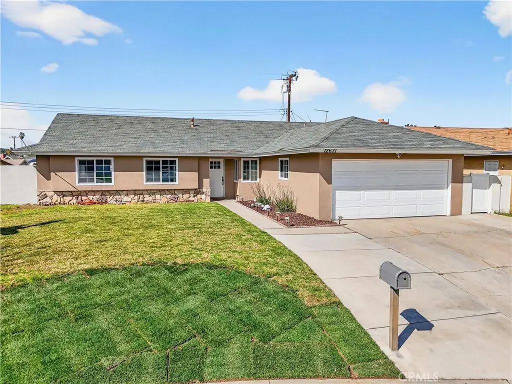 12671 Hollyglen, Riverside