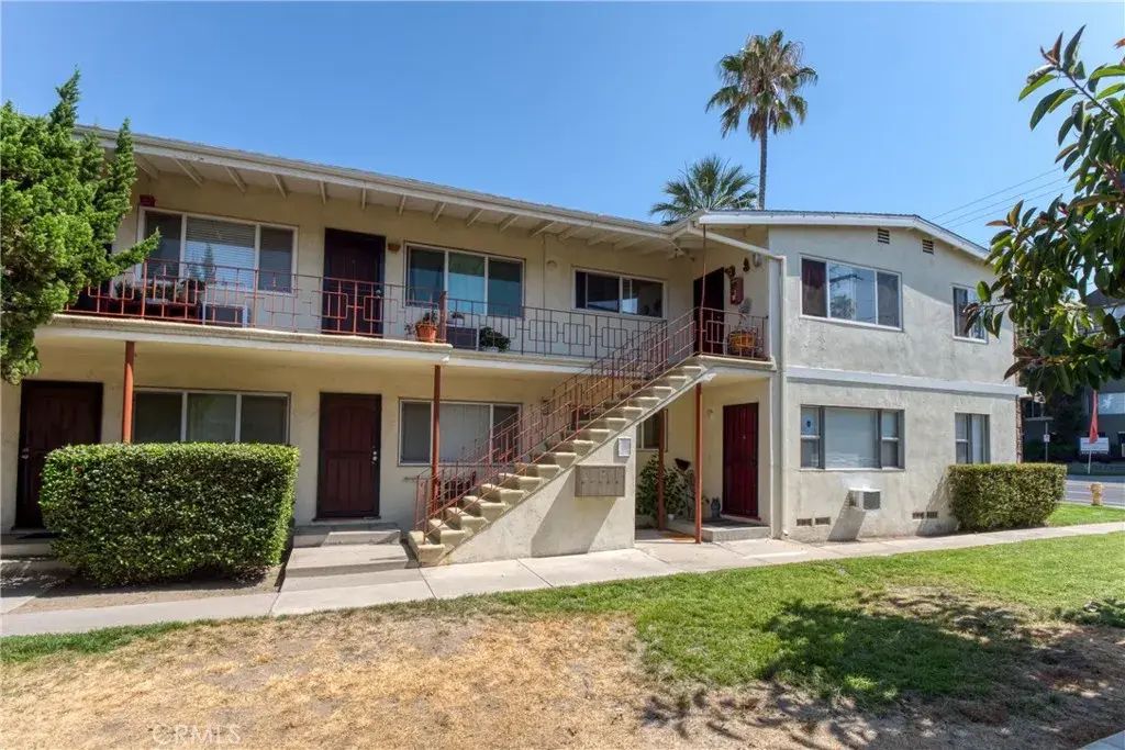 6731 Whitsett Avenue, North Hollywood