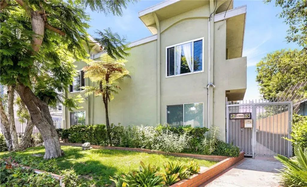 1950 Cloverfield Boulevard 15, Santa Monica