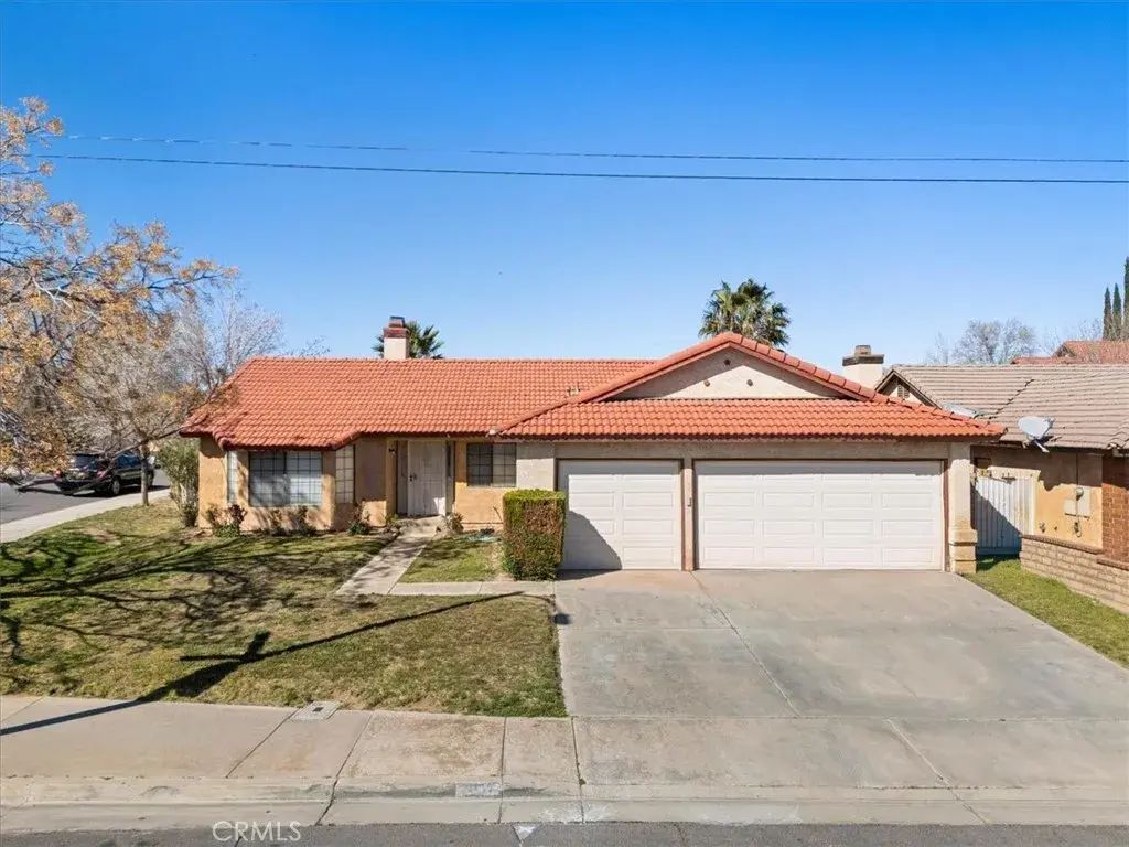 2037 W Avenue P8, Palmdale
