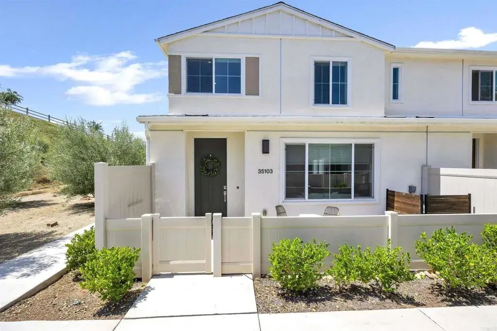 35103 Vine Place, Fallbrook