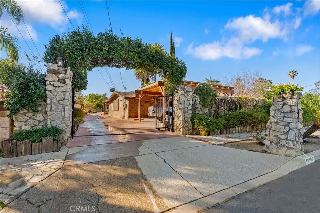 19160 Ingomar Street, Reseda Ranch