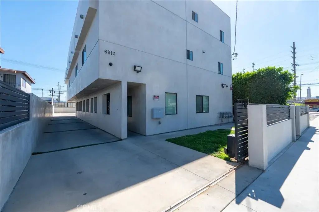 6810 Simpson 2, North Hollywood