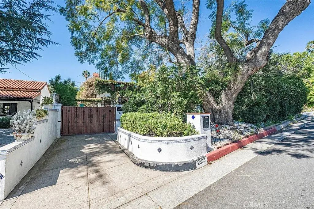 2393 Allen Avenue, Altadena