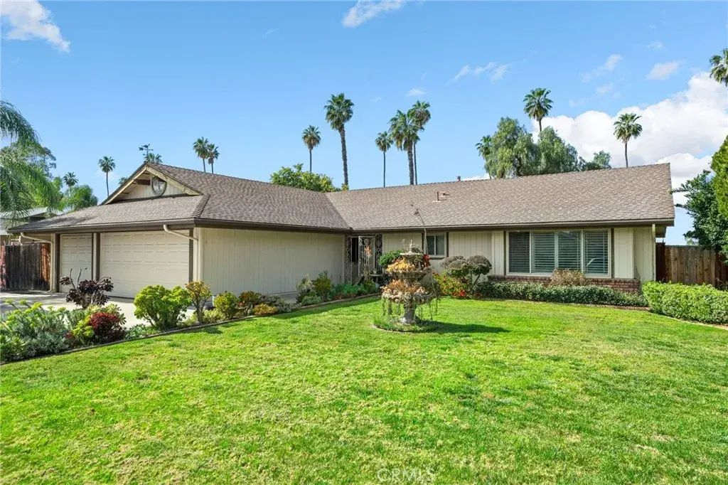 9879 Canada Way, Riverside