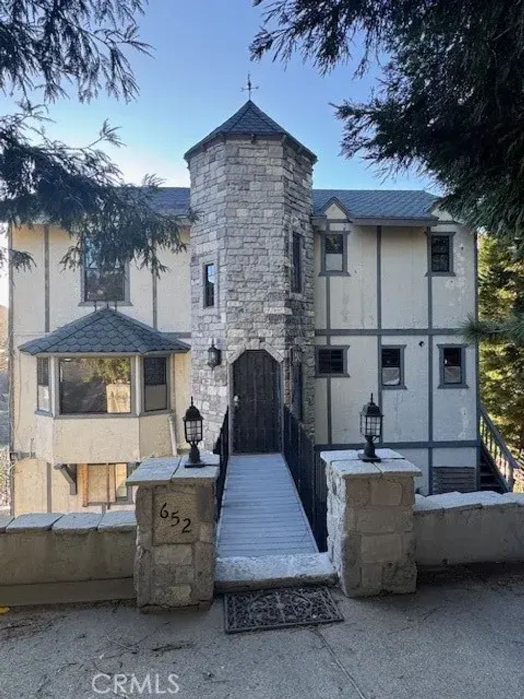 652 Arbula, Crestline
