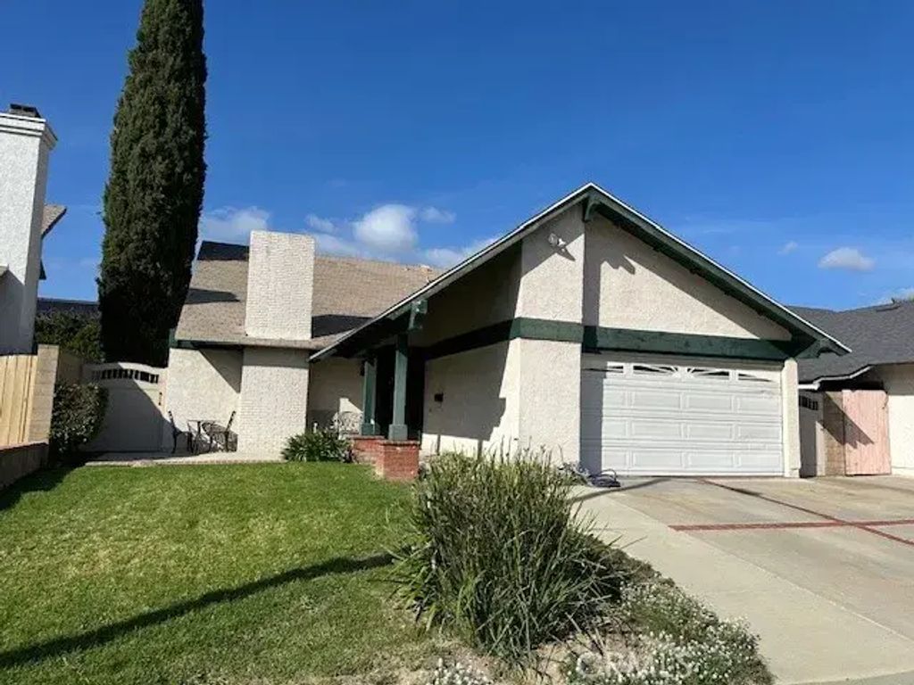 3967 Goodwin, Simi Valley