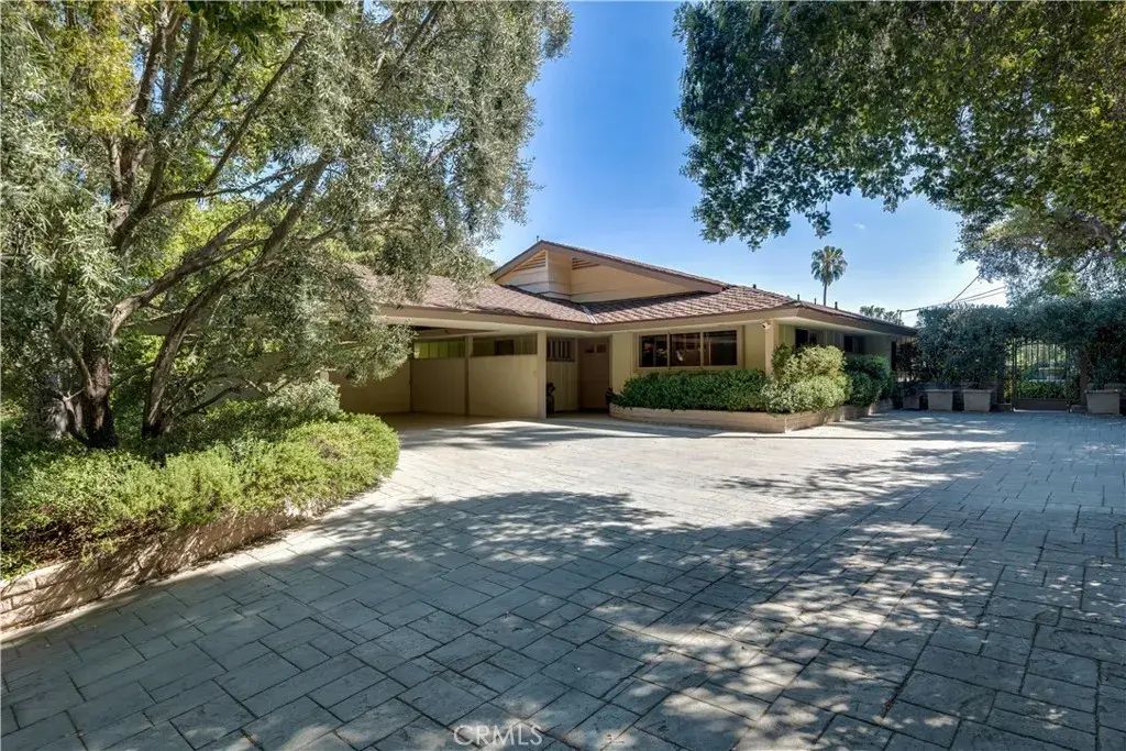 16700 Bosque Drive, Encino