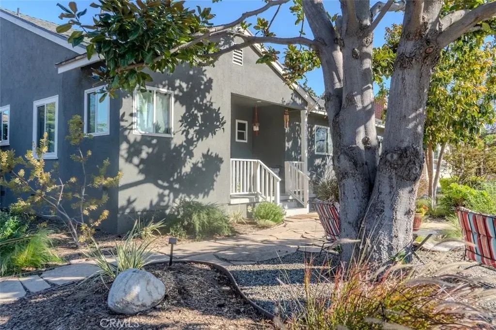 2539 Santiago, Santa Ana