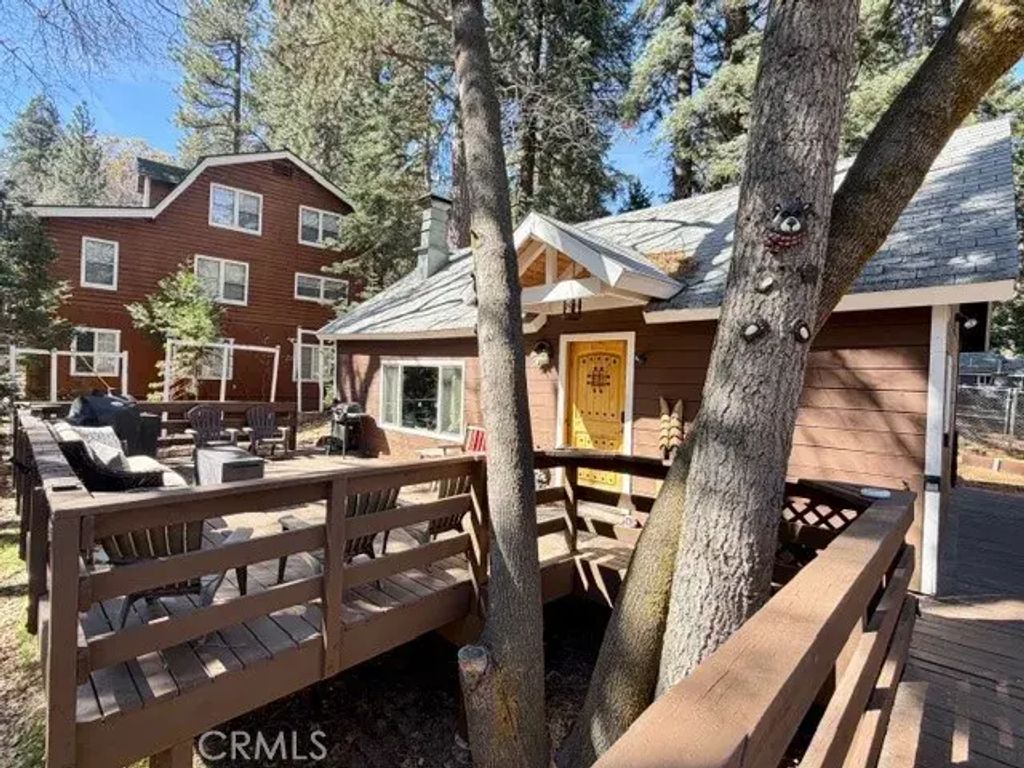 32135 West Drive, Running Springs