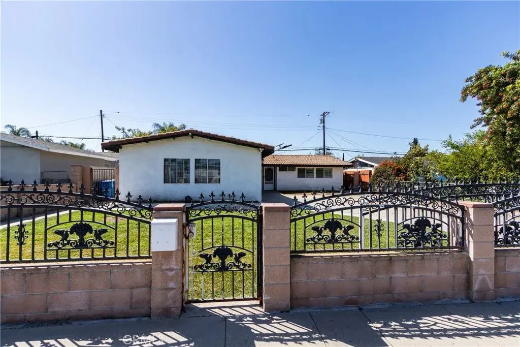 275 Celia, Pomona