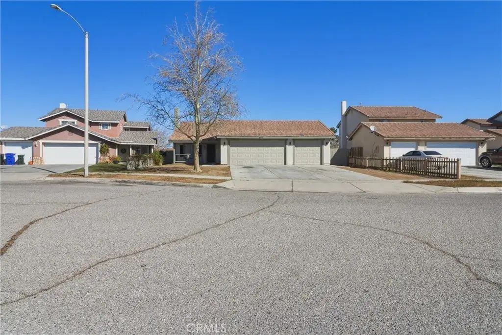 10736 Dove Court, Adelanto
