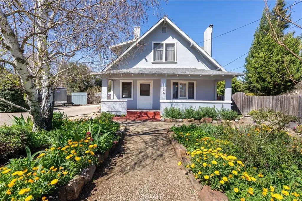 6390 Navajoa, Atascadero
