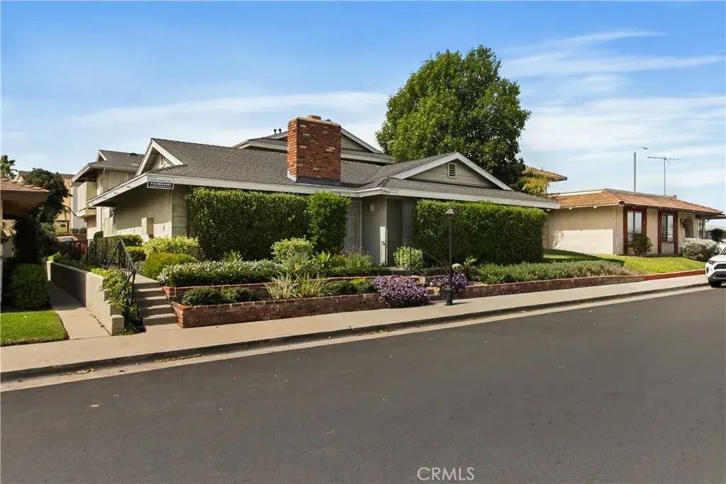 17021 Pinehurst, Huntington Beach