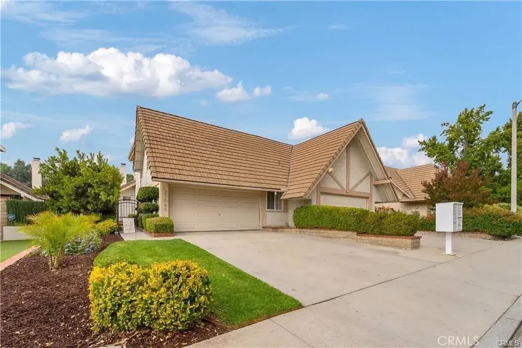 27065 Rio Prado Drive, Valencia