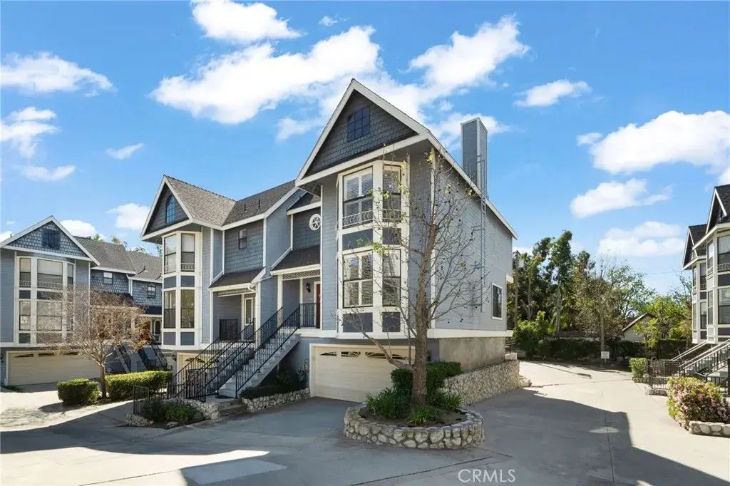 448 Mariposa, Sierra Madre