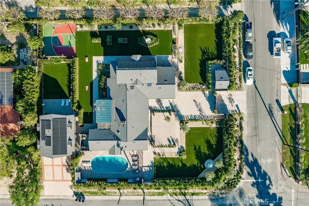 23139 Erwin Street, Woodland Hills