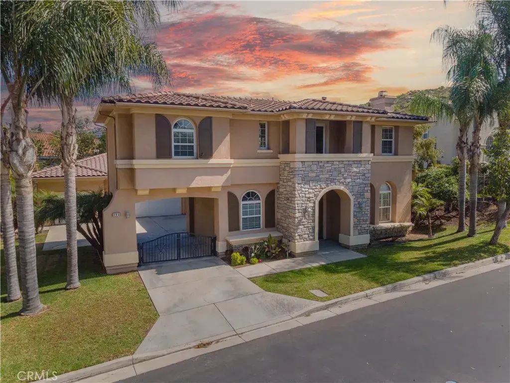 495 Ruth, Corona