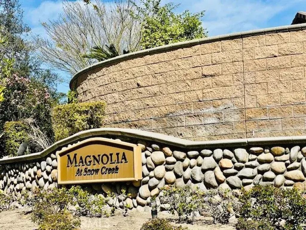 21530 Magnolia, Walnut