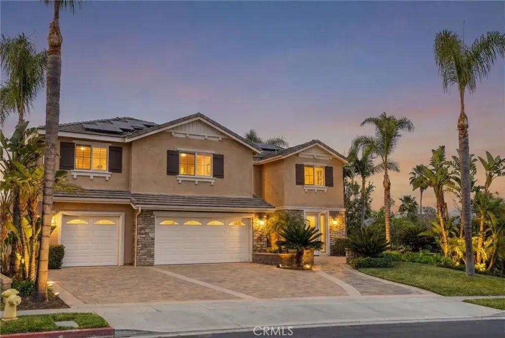 303 Sunburst, Corona