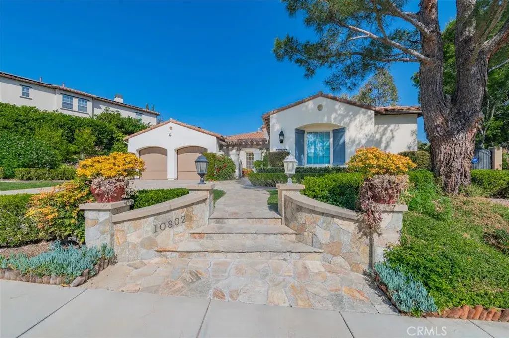10802 Rogue River, Tustin
