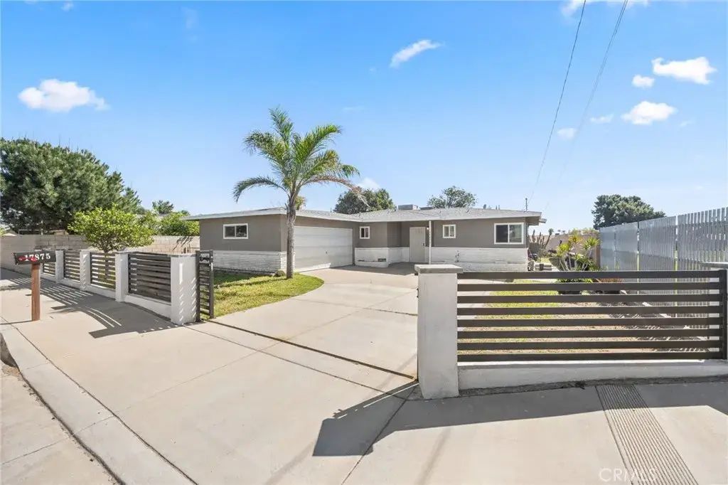 17875 Merrill, Fontana