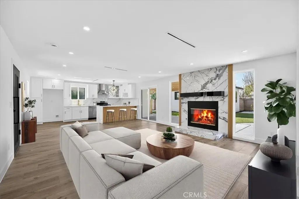 7055 Fallbrook Avenue, West Hills