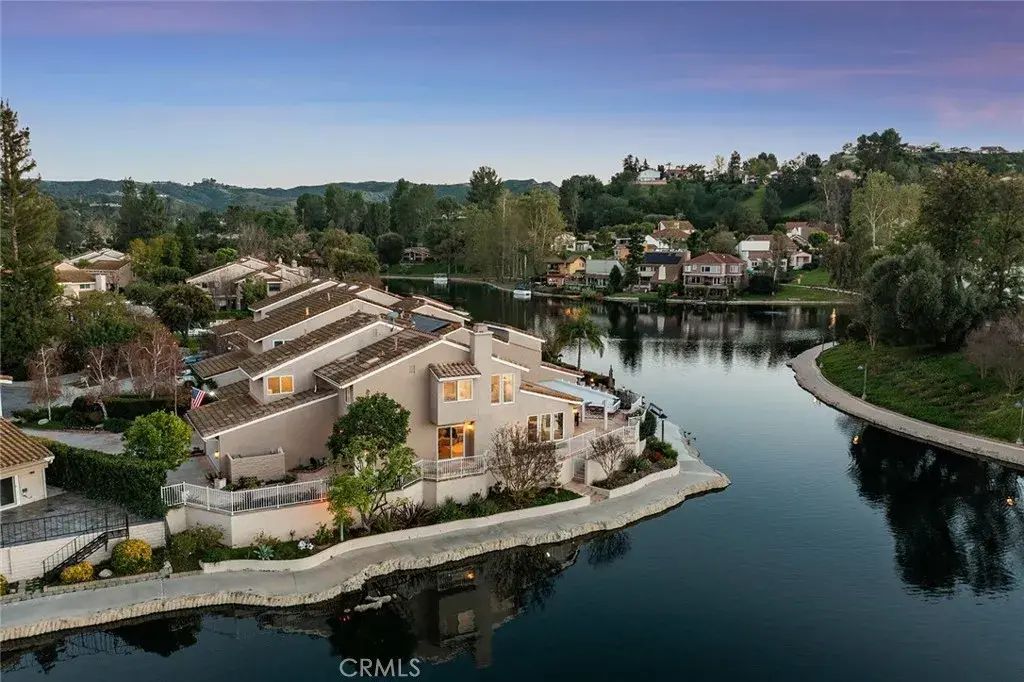 4707 Park Olivo N, Calabasas