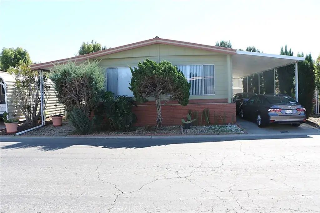 3595 Santa Fe 19, Long Beach