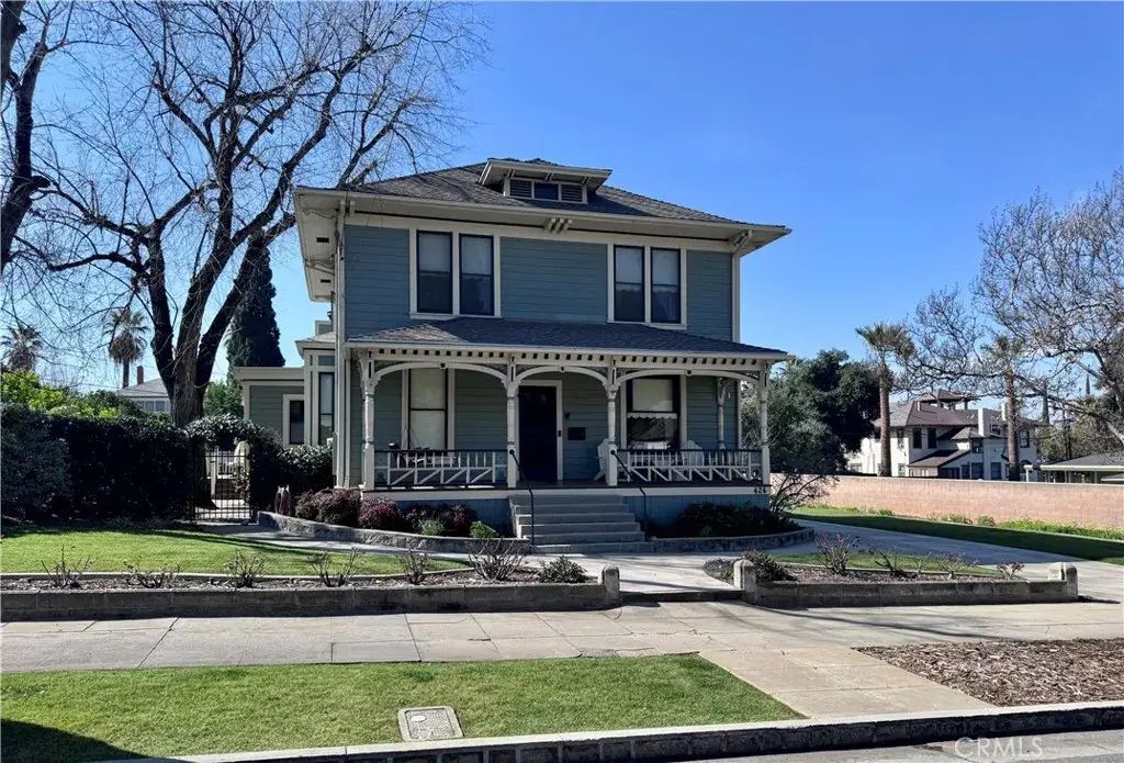 424 La Verne, Redlands