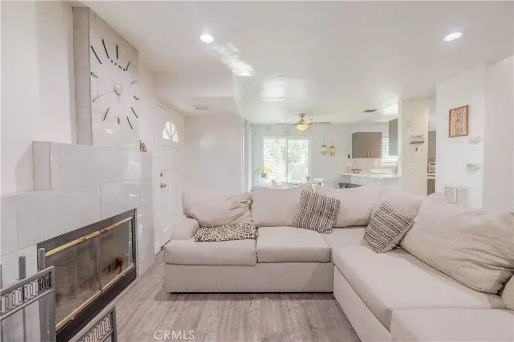 12411 Osborne 66, Pacoima