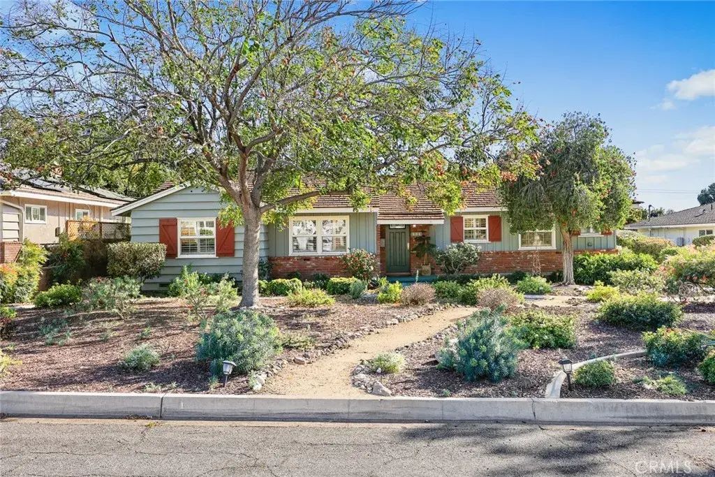 884 E Whitcomb Avenue, Glendora