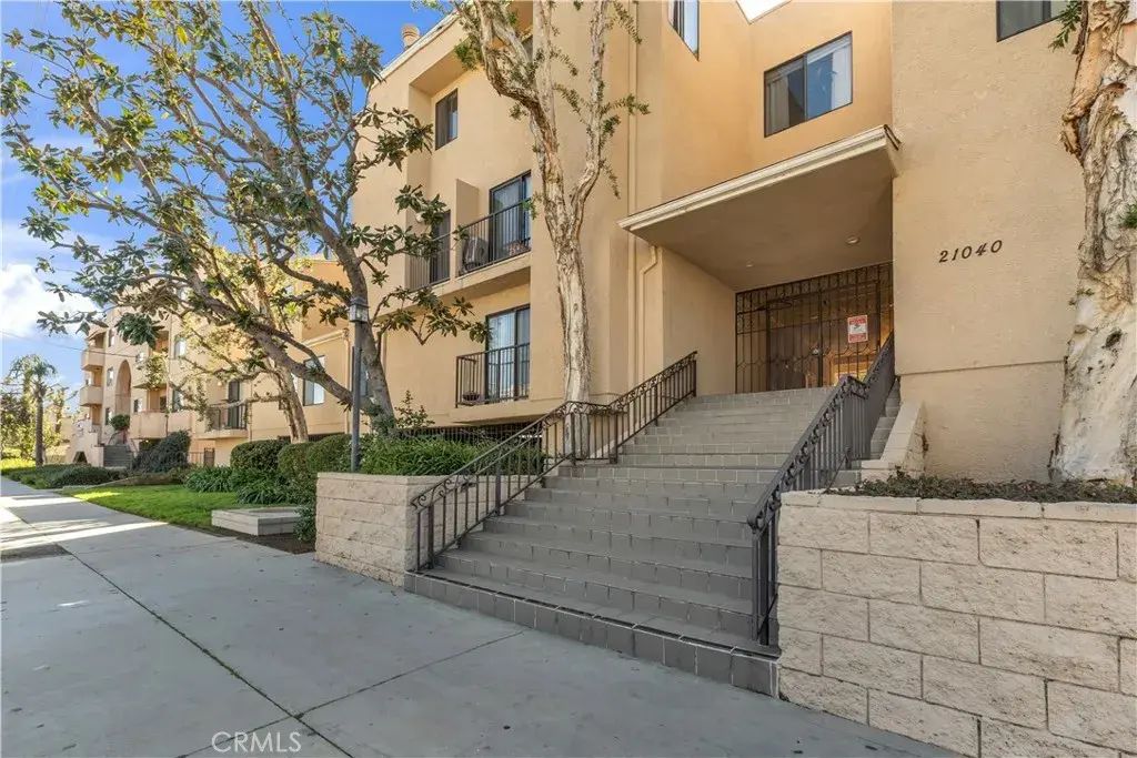 21040 Parthenia 25, Canoga Park