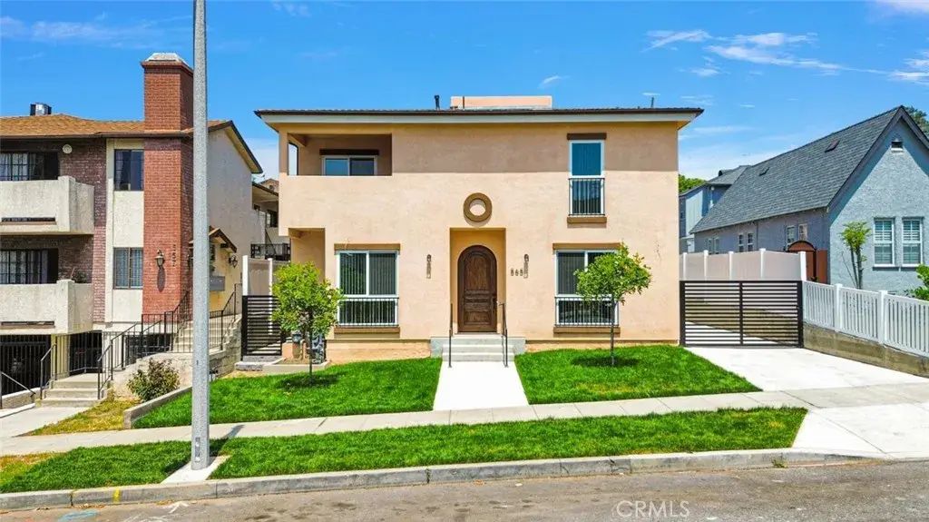 569 E Cypress Avenue, Burbank